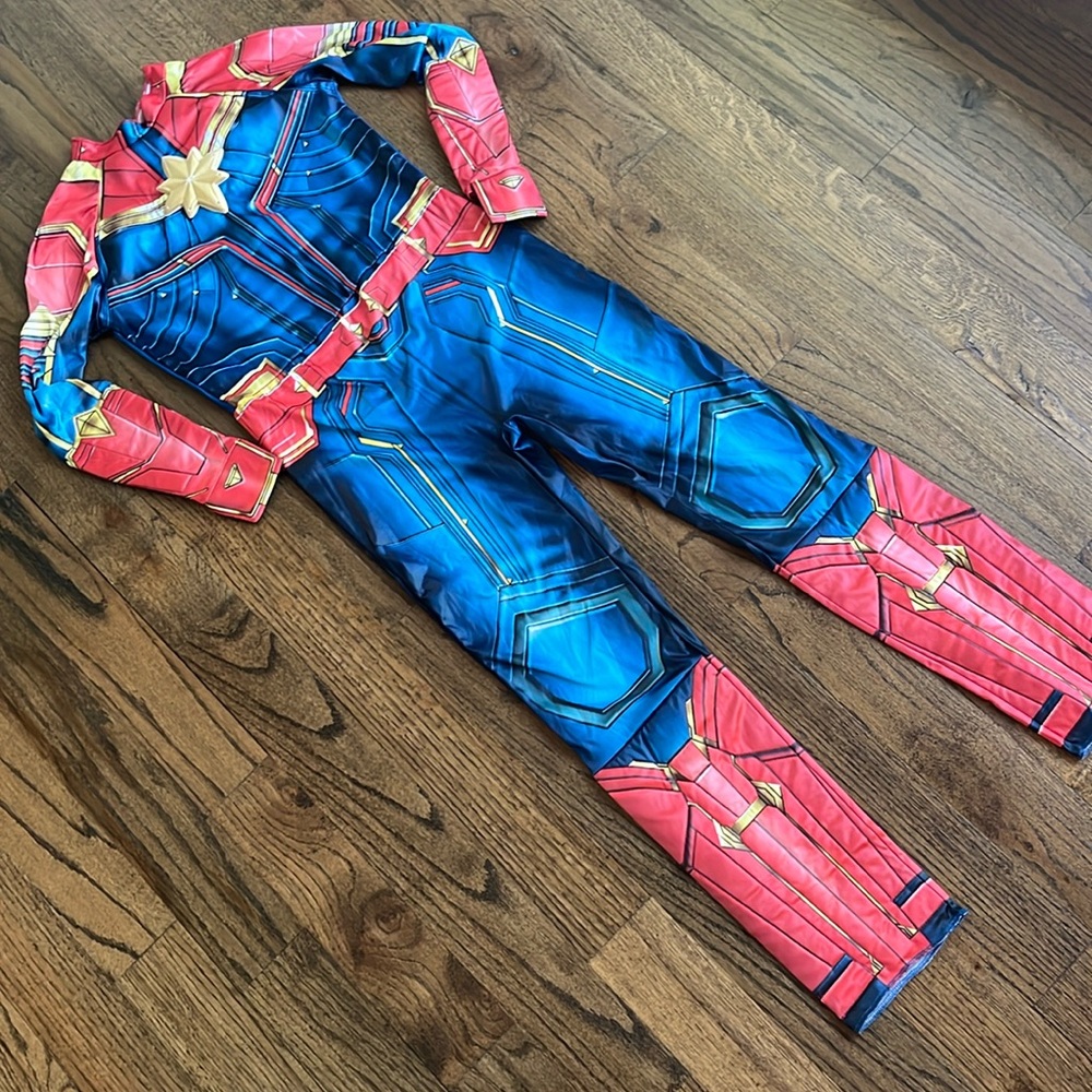 Captain Marvel child’s medium GUC